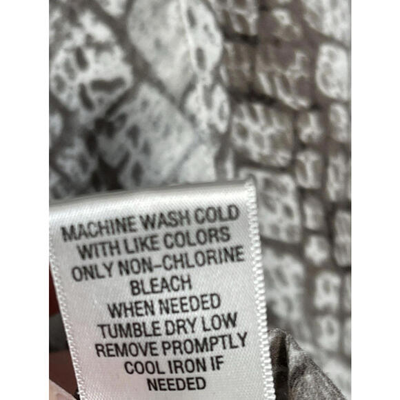 Apt .9 Women's Snake Animal Print Button Up Blouse Long Sleeve V-neck Sz M - Picture 3 of 5